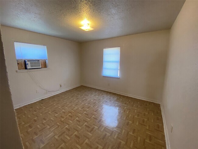 Photo - 4211 Rockingham St