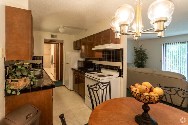 1 BR 1 BA 750 SF - Walnut Gardens