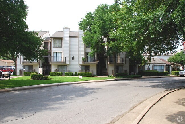 Riverfall Square