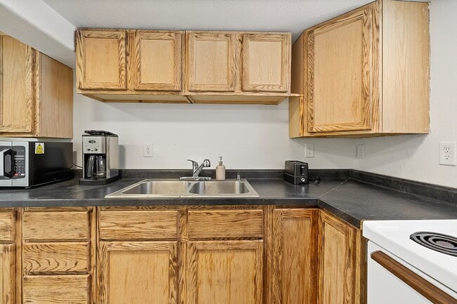 Photo - 718 East Blvd