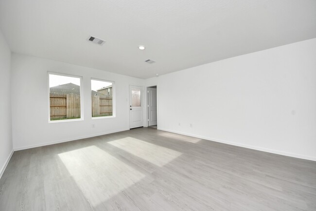 Building Photo - 16822 Spotted Oak Dr