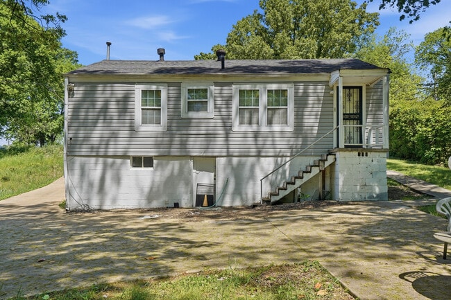 Photo - 517 11th Ct W