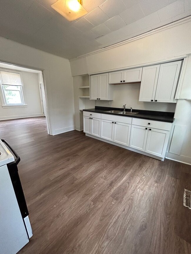 Photo - GB - 04 - 7th St Triplex Unit 803