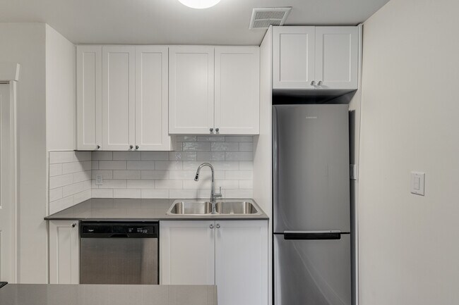 Photo - 1224 Balmoral Road