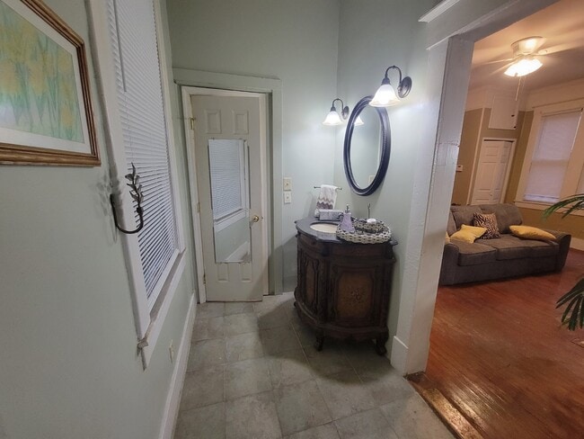 Photo - 311 E 37th St