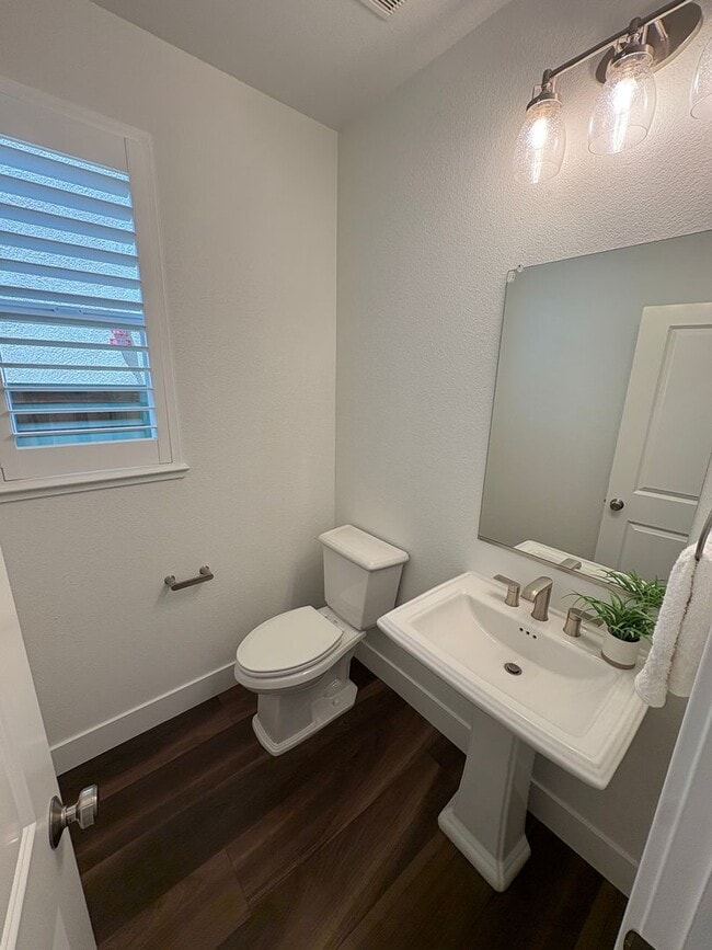 Photo - Beautiful 4 Bedroom 3 Bath Brentwood Home With SOLAR
