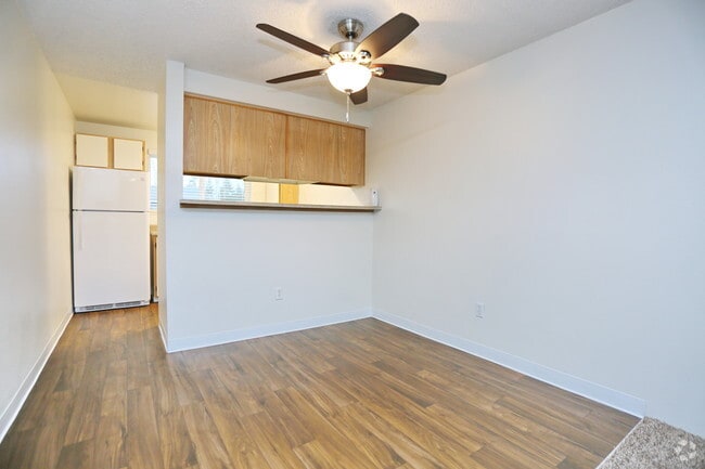 2BR, 1BA - 862 SF