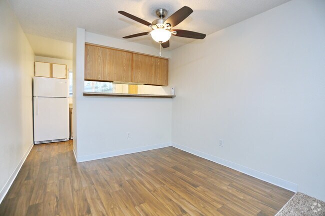 2BR, 1BA - 862 SF - Sunset Park Apartments