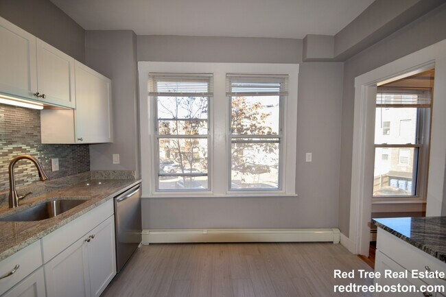 Photo - 142 Sutherland Rd Unit 2