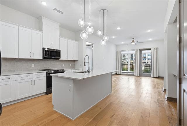 Building Photo - 2700 Old Denton Rd Unit 1044