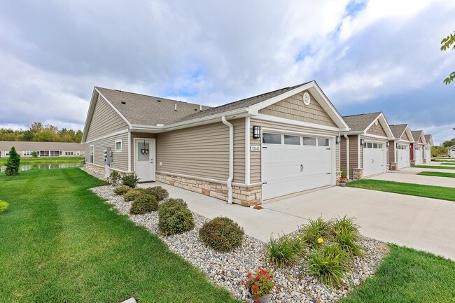 Building Photo - Redwood Holland