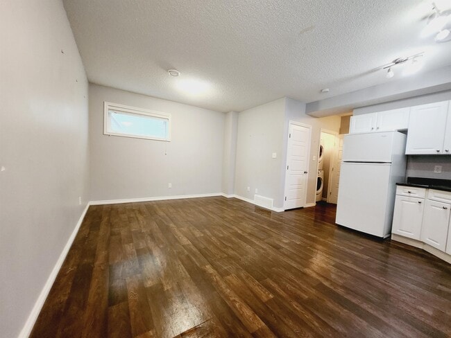 Photo - 21912-21990 90 Ave NW