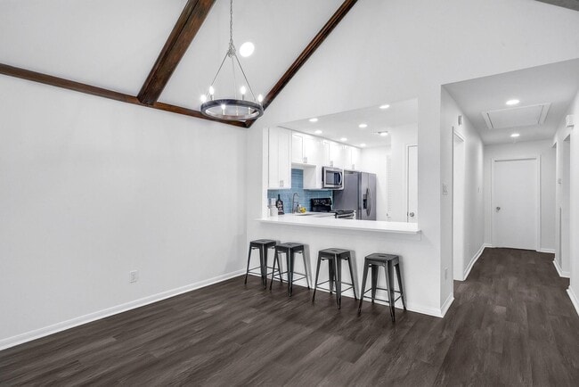 Photo - 2908 Camelot Ln