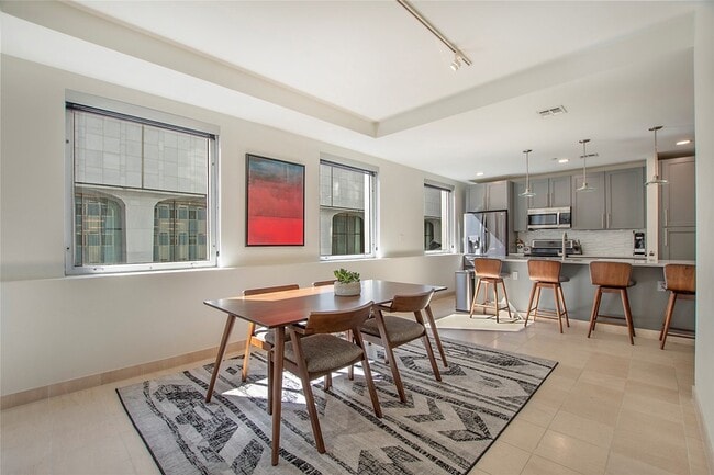 Building Photo - 1505 Elm St Unit 303 Rental