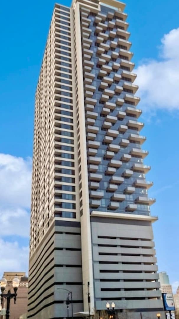 Building Photo - 235 W Van Buren St Unit 3209