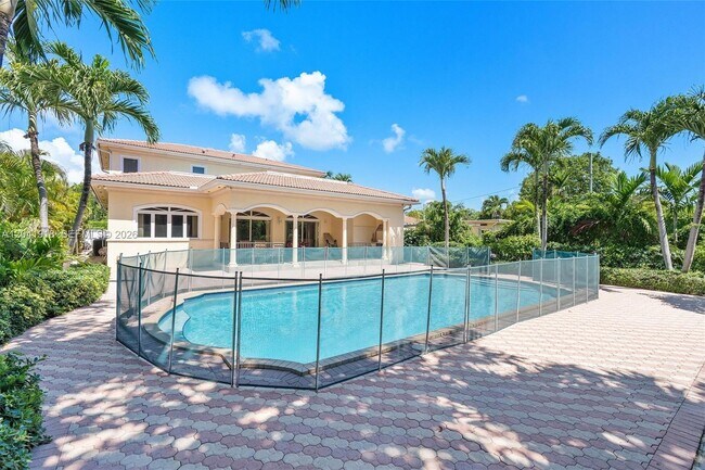 3765 Prairie Ave