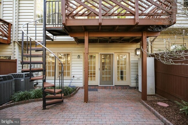 Building Photo - 707 Hawkins Way