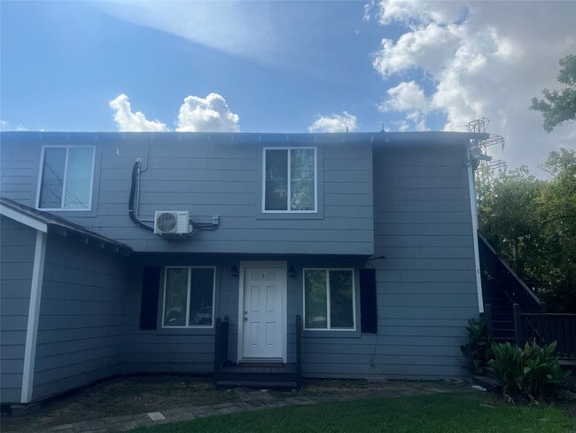 Building Photo - 5404 Pease St Unit 3