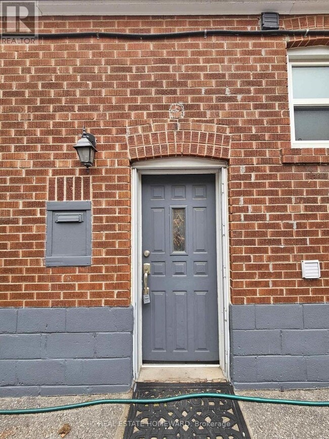 Photo - 715 Pharmacy Ave