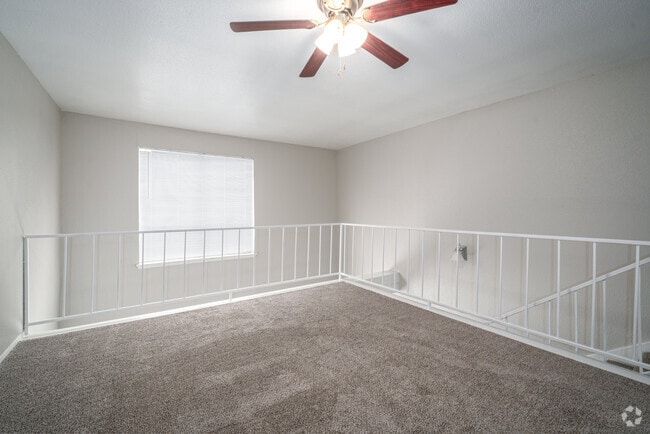 1BR, 1BA - 736SF - Bedroom