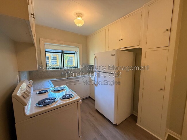 Photo - 3553 Oak St