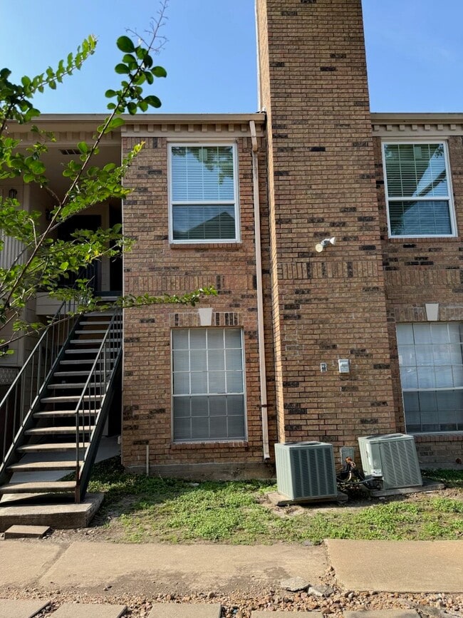 Building Photo - 2626 Holly Hall St Unit 406