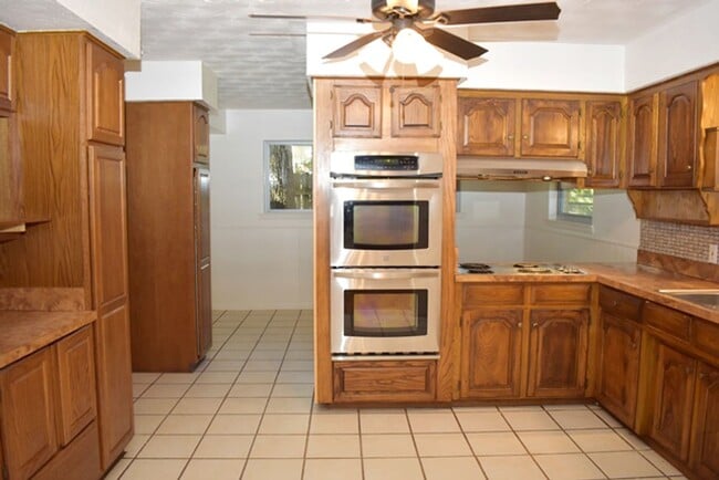 Photo - 612 Hillview Dr