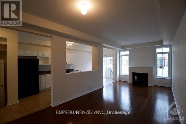 Photo - 567 Ashbourne Crescent