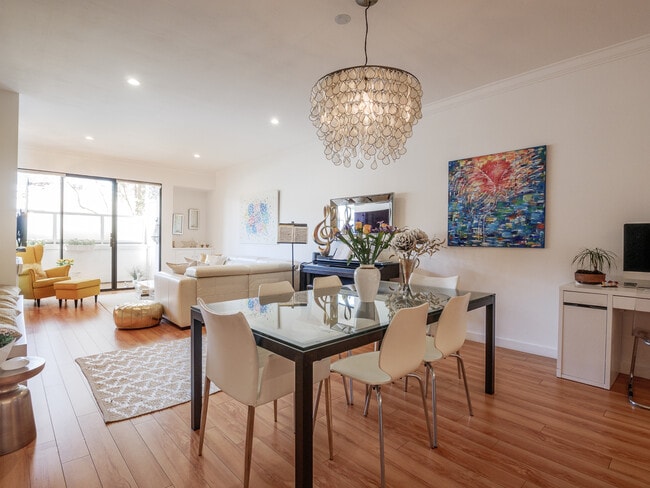 Building Photo - 2276 S Beverly Glen Blvd Unit 207