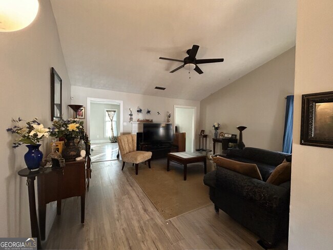 Photo - 6031 Ambassador Dr