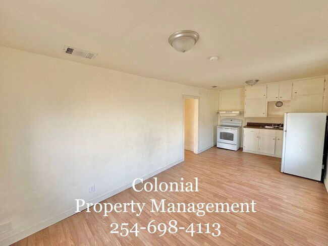 Photo - Cozy 1 bedroom 1 bath duplex House