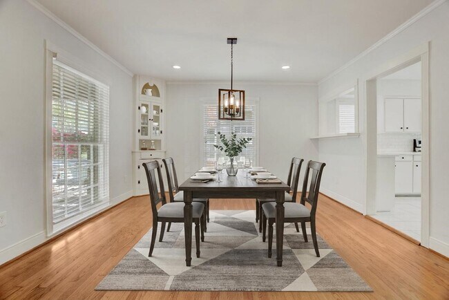 Photo - 2412 Nottingham St