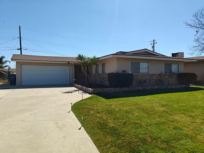 Photo - 909 Dwina Ave