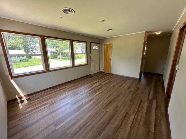 Photo - 1711 Keith Dr NE