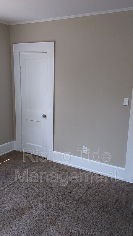 Photo - 701 84th St S