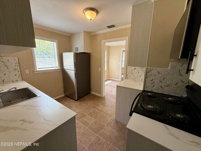 Photo - 2131 Thelma St