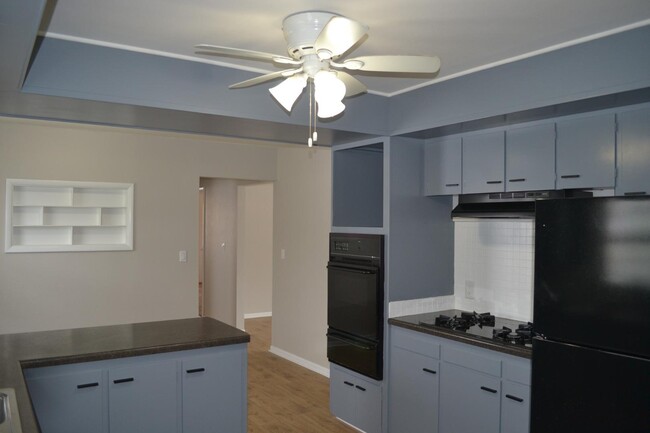 Building Photo - 724 Park Ave Rental