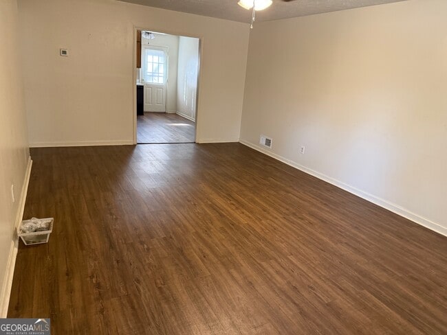 Photo - 1085 Eastview Rd NE