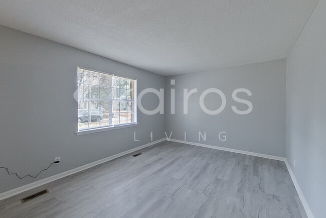 Photo - 1945 Croydon Cir