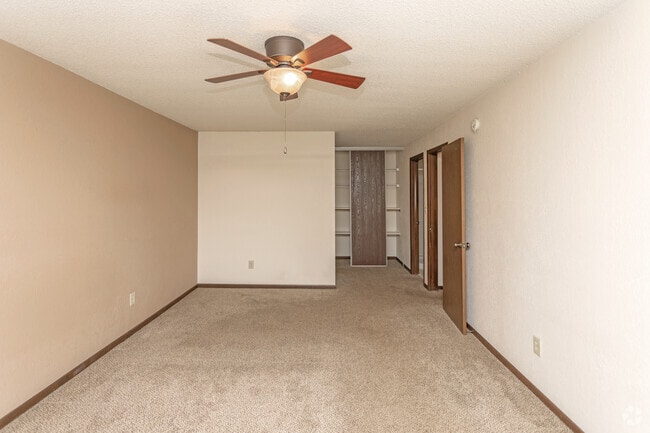 3HAB, 2BA - 1.370SF