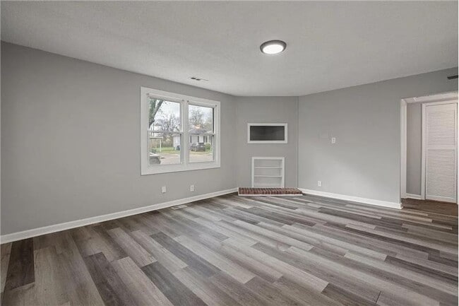 Photo - 806 Crestline Rd NW