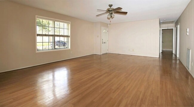 Photo - 111 Azalea St