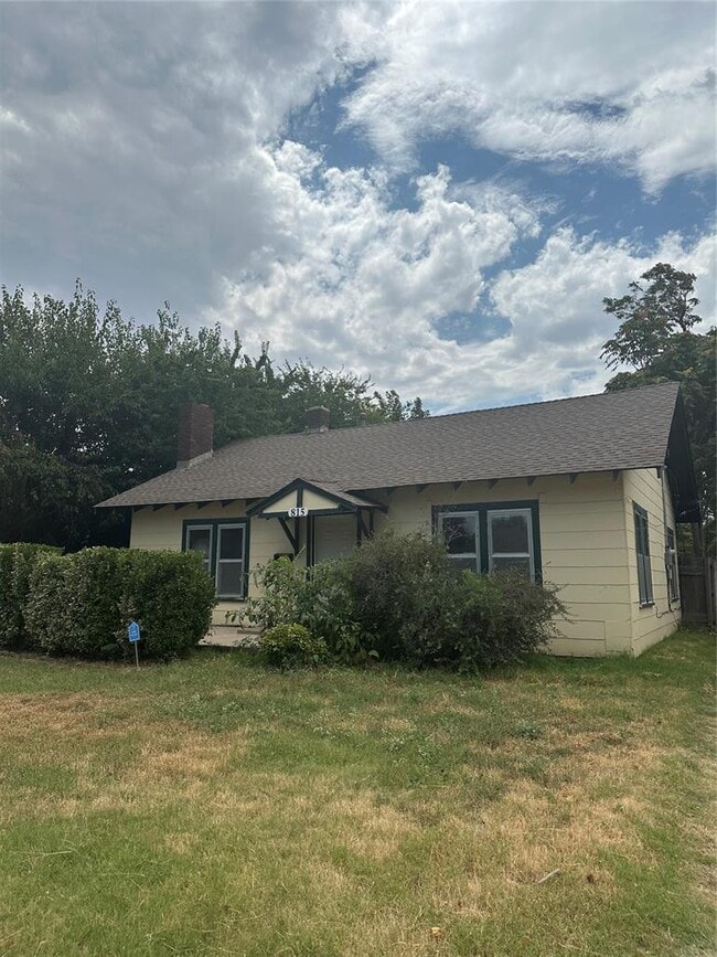 Building Photo - 815 Sunset Dr