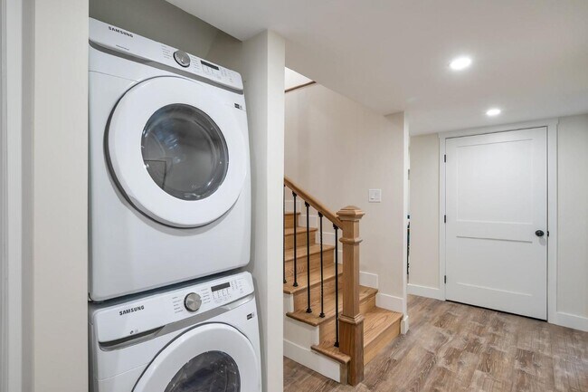 Photo - Modern Room – Private, Efficient, and Styl... Unit Budapest