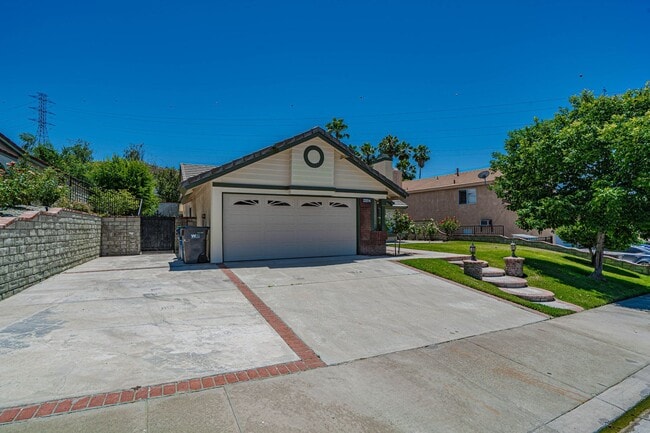 COMING SOON! Single Story 3 Bedroom in Mou... - COMING SOON! Single Story 3 Bedroom in Mou... House