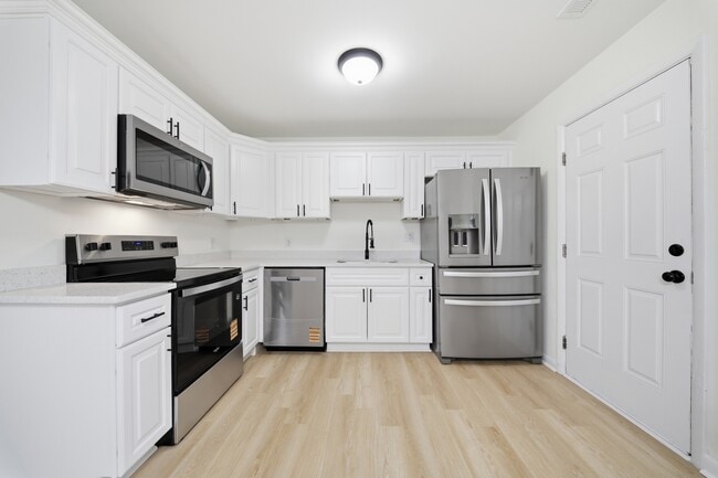 Photo - 3021 Menands Dr