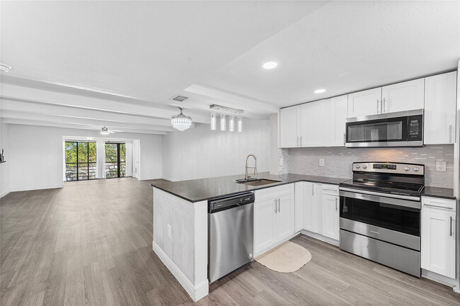 Building Photo - 10120 Boca Entrada Blvd Unit 409