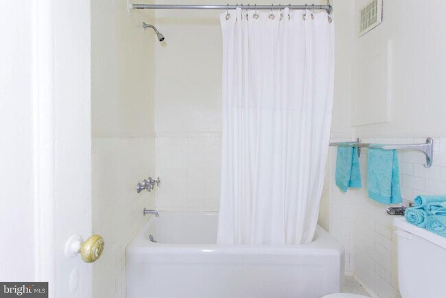 Photo - 1229 Chestnut St Unit 319