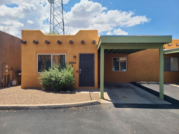 Charming two-bedroom, one-bathroom apartment - Charming two-bedroom, one-bathroom apartment