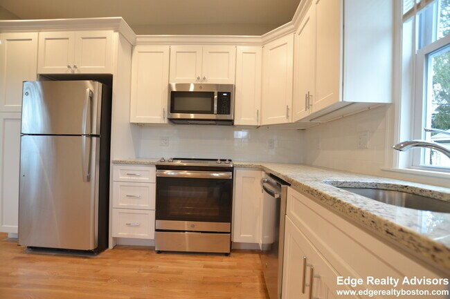 Building Photo - 58 Foster St Unit 2